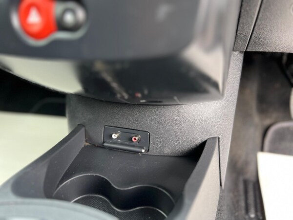 Used Renault Clio 2010 for sale - 74759048: Photo 34