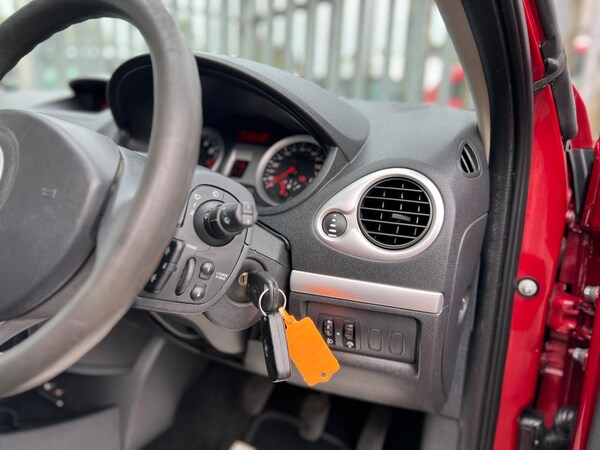 Used Renault Clio 2010 for sale - 74759048: Photo 36