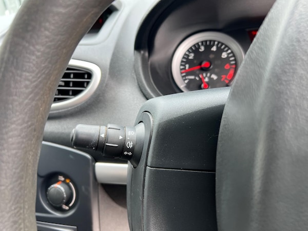 Used Renault Clio 2010 for sale - 74759048: Photo 37