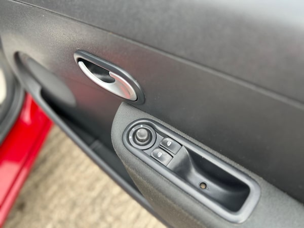 Used Renault Clio 2010 for sale - 74759048: Photo 41