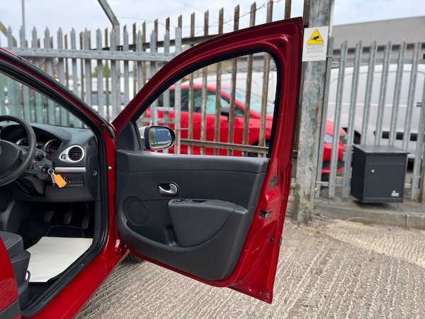 Used Renault Clio 2010 for sale - 74759048: Photo 42