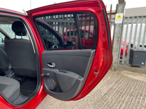 Used Renault Clio 2010 for sale - 74759048: Photo 47