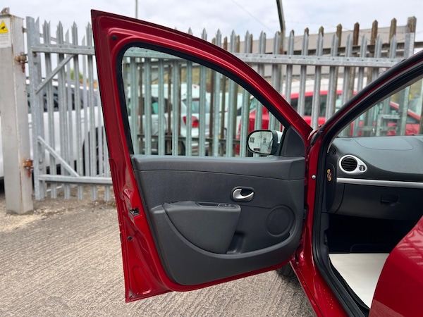 Used Renault Clio 2010 for sale - 74759048: Photo 53