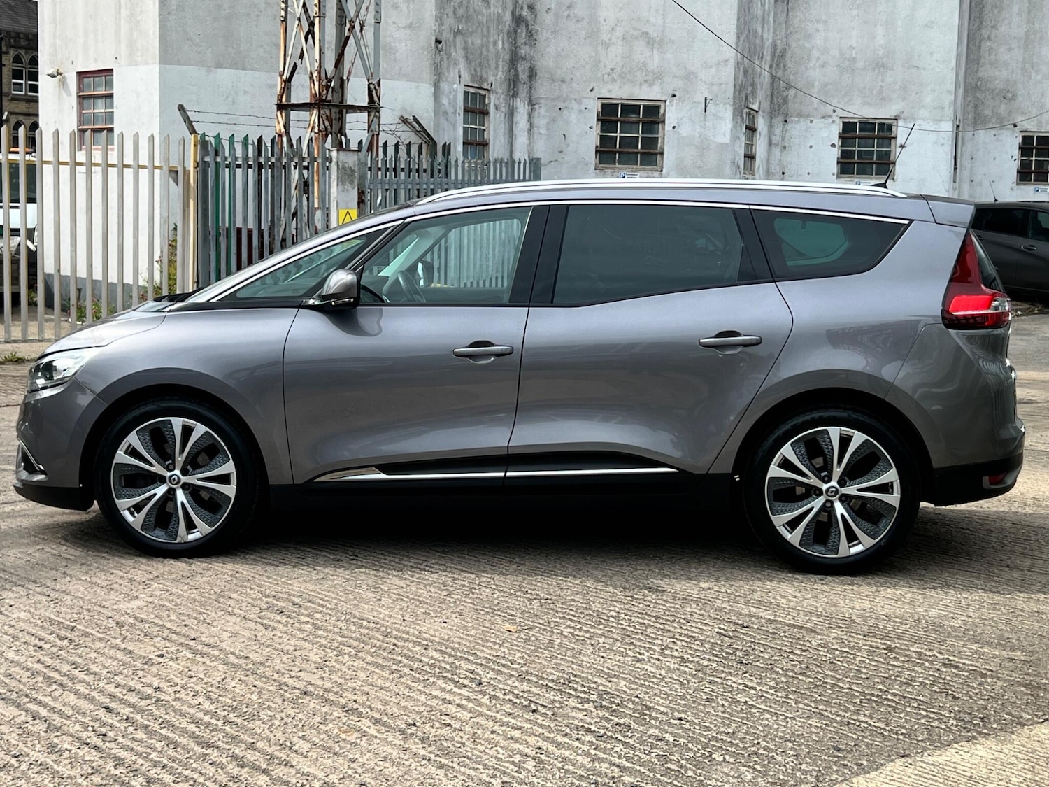 Used Renault Grand Scenic 2017 for sale - 77081317: Photo 16