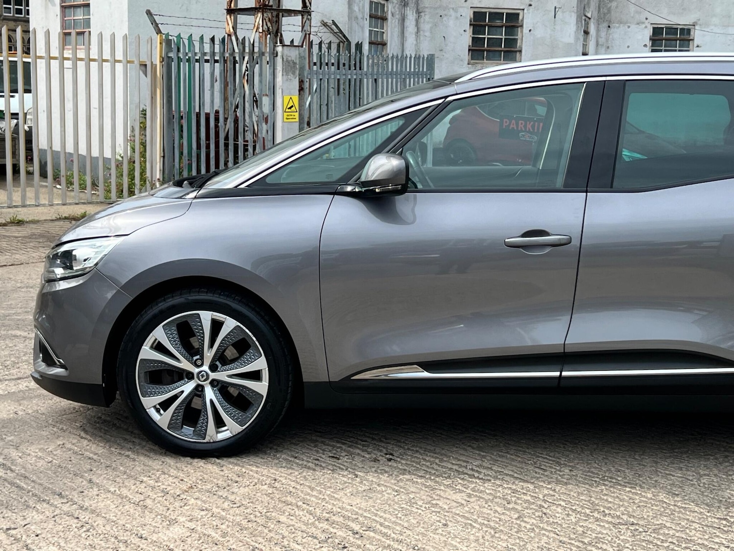 Used Renault Grand Scenic 2017 for sale - 77081317: Photo 17