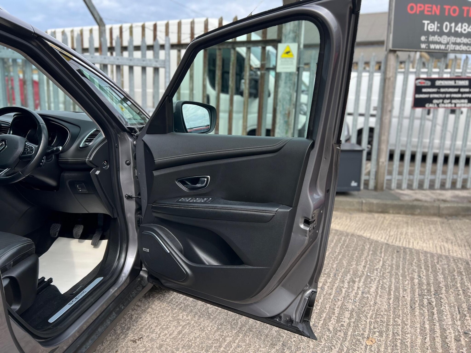 Used Renault Grand Scenic 2017 for sale - 77081317: Photo 55