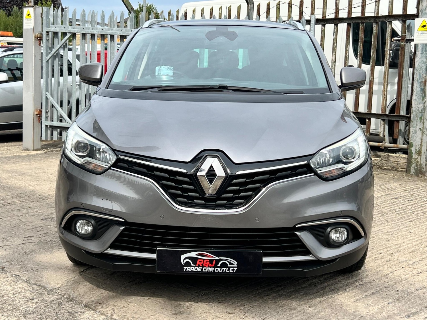 Used Renault Grand Scenic 2017 for sale - 77081317: Photo 7