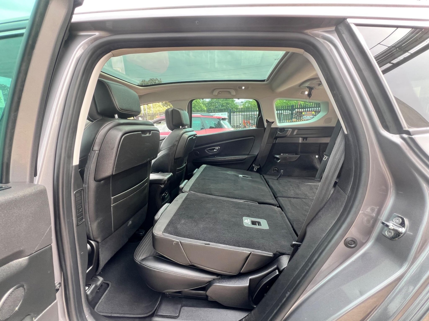 Used Renault Grand Scenic 2017 for sale - 77081317: Photo 73