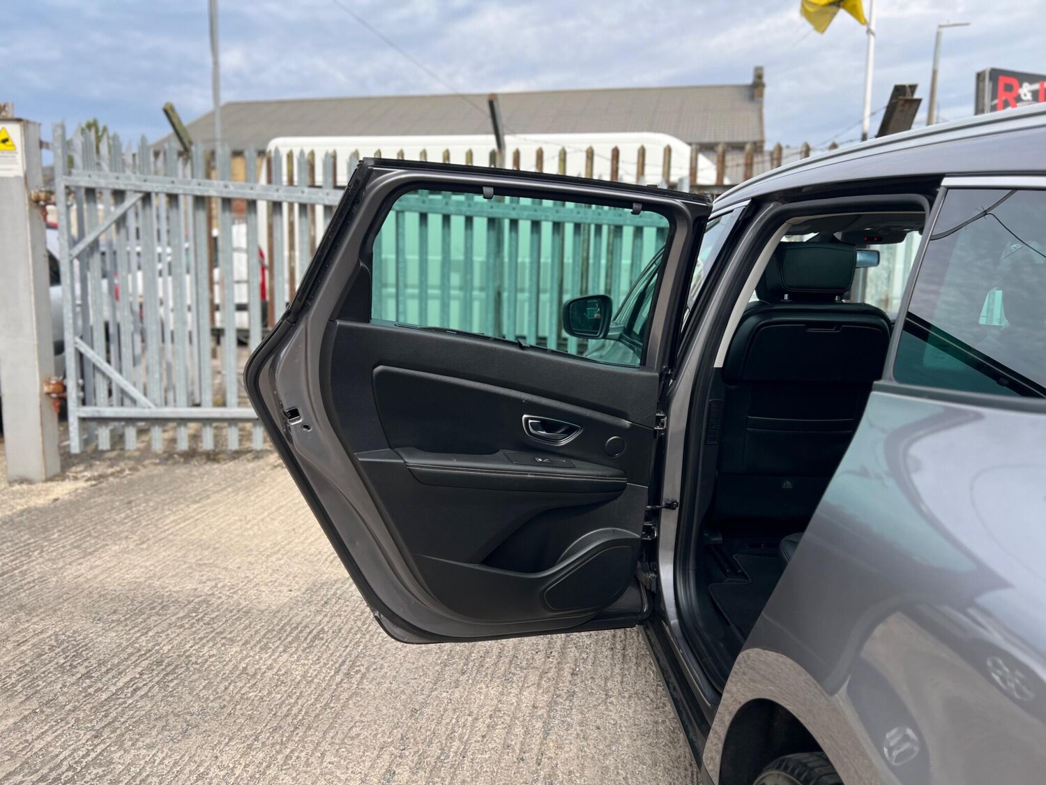 Used Renault Grand Scenic 2017 for sale - 77081317: Photo 78