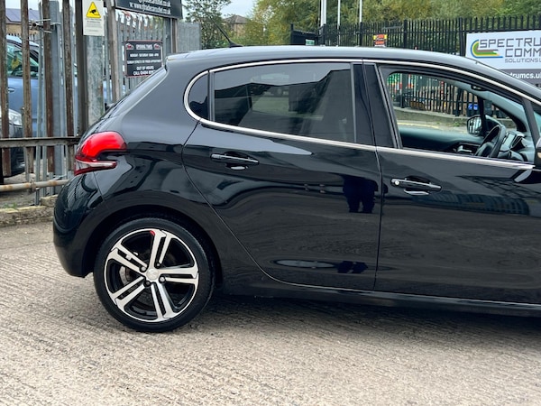 Used Peugeot 208 2016 for sale - 76283362: Photo 13