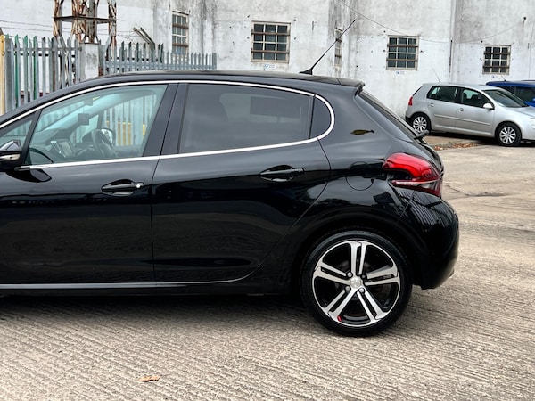 Used Peugeot 208 2016 for sale - 76283362: Photo 18
