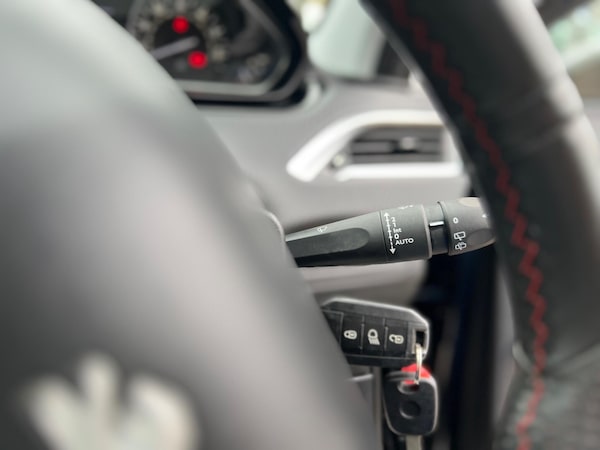 Used Peugeot 208 2016 for sale - 76283362: Photo 36