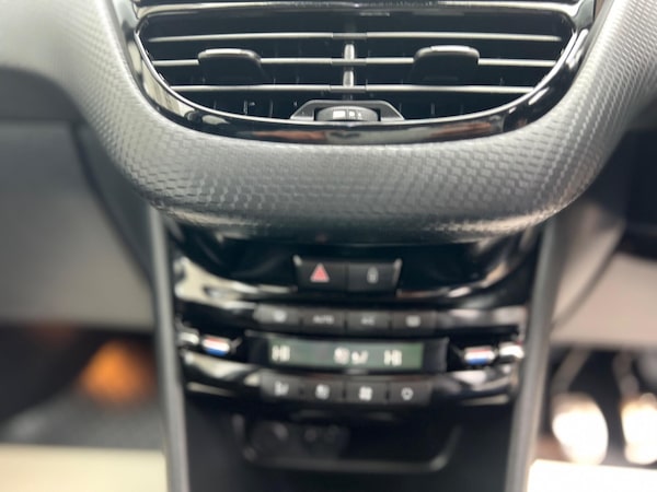 Used Peugeot 208 2016 for sale - 76283362: Photo 42