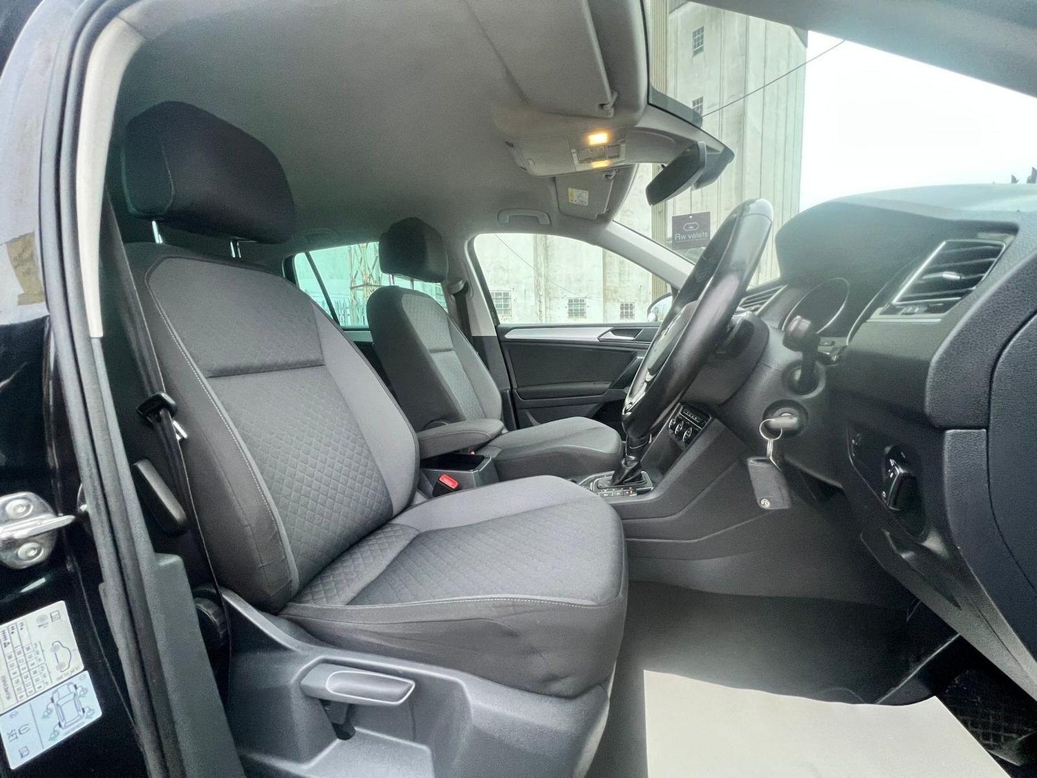 Used Volkswagen Tiguan 2017 for sale - 77040288: Photo 31