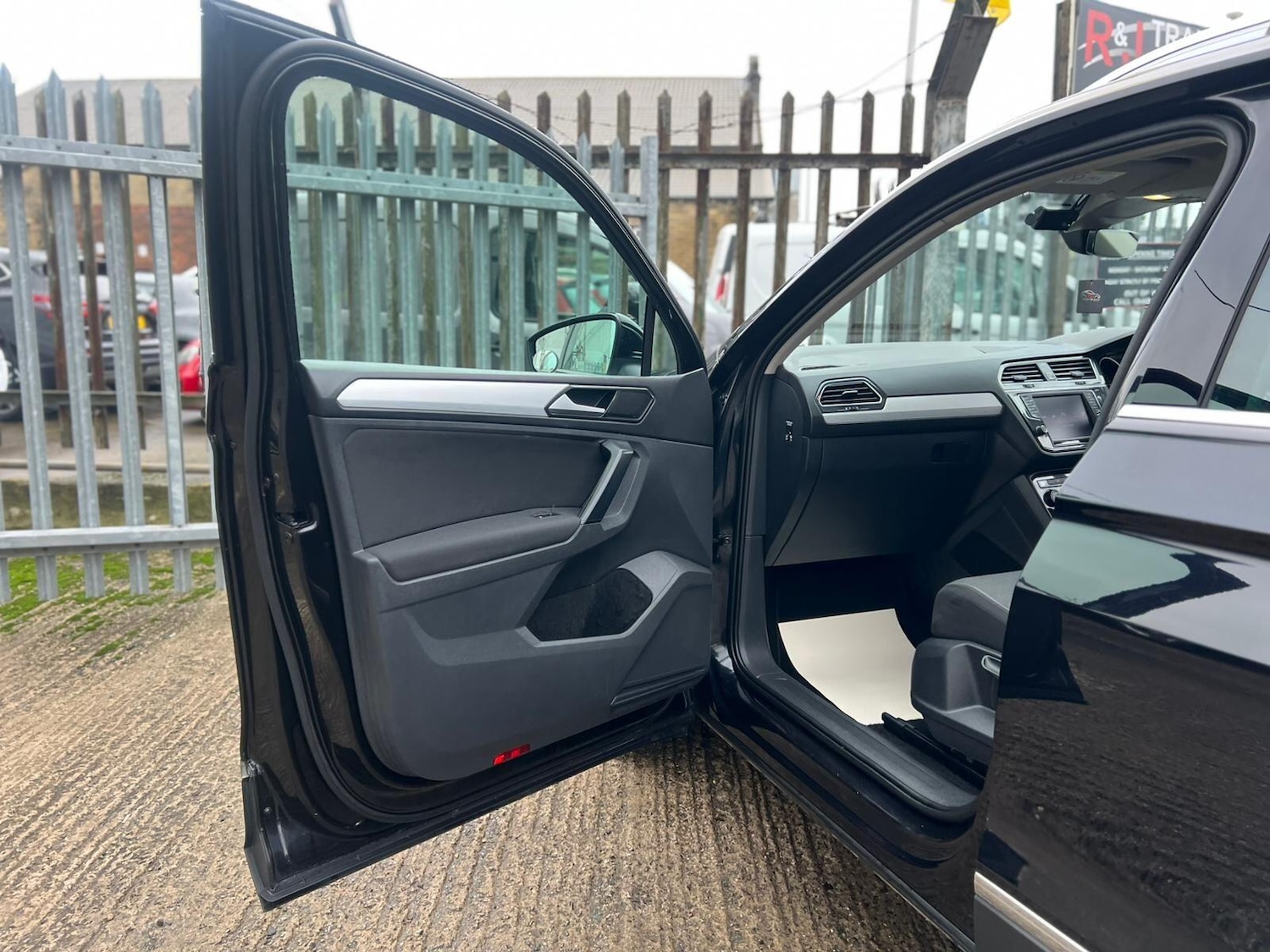 Used Volkswagen Tiguan 2017 for sale - 77040288: Photo 60