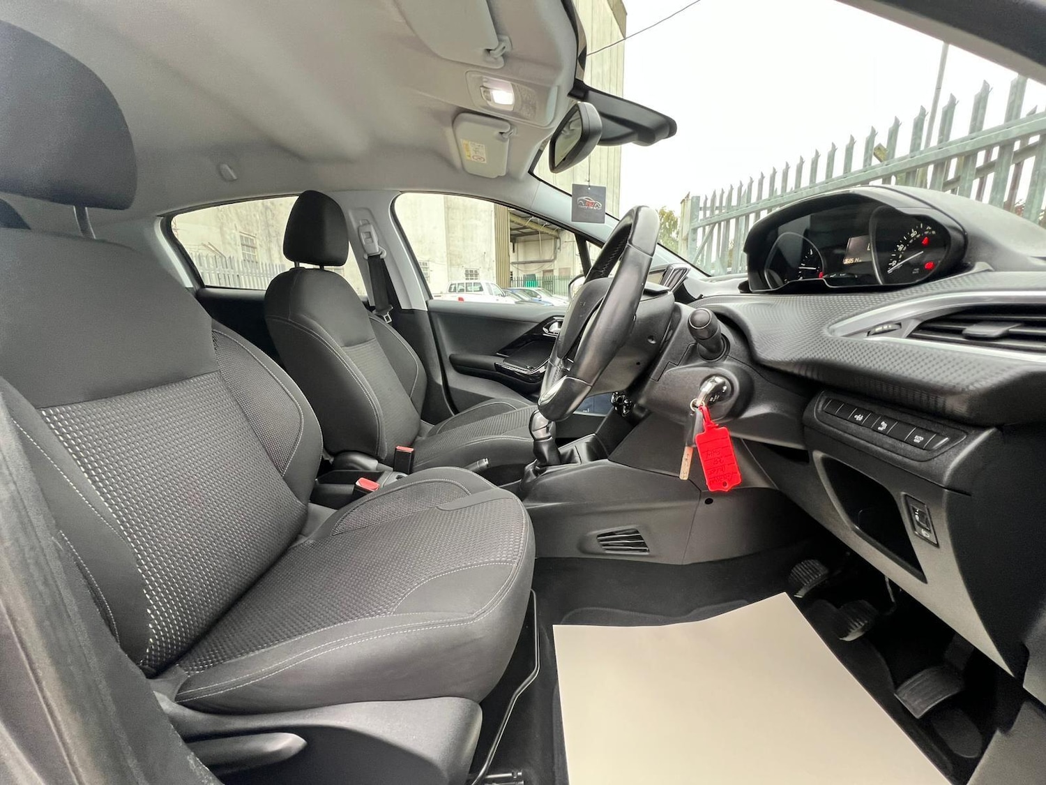 Used Peugeot 208 for sale - 76992044: Photo 28