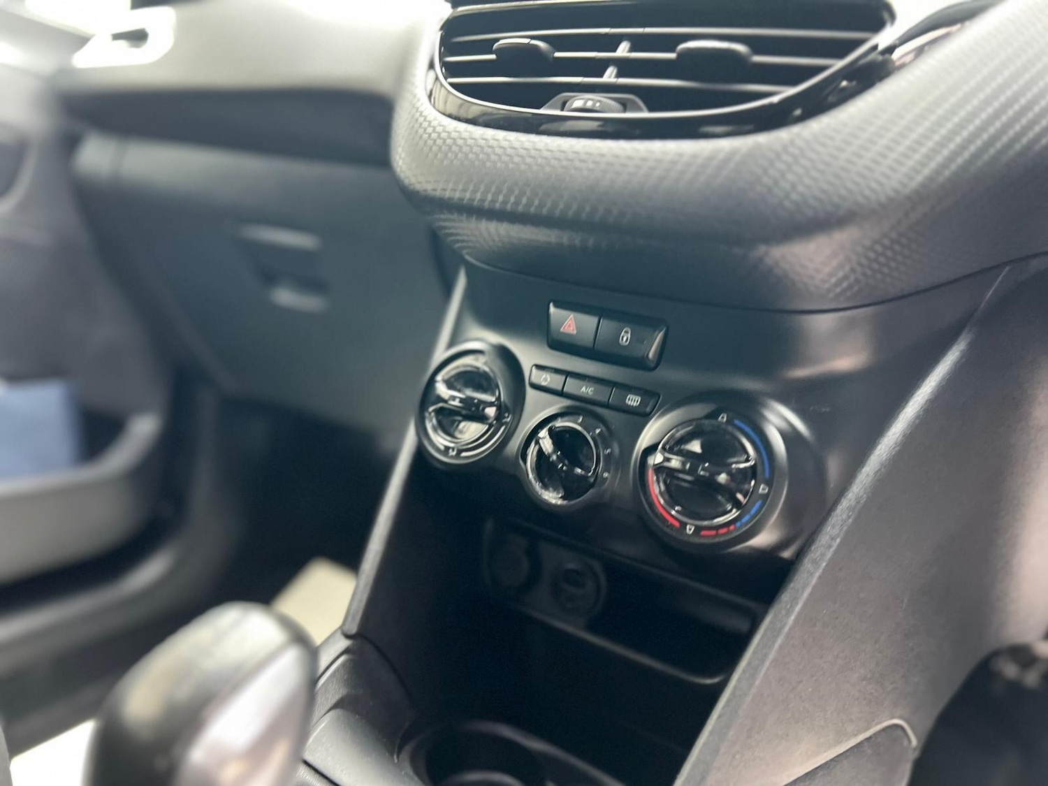 Used Peugeot 208 for sale - 76992044: Photo 43