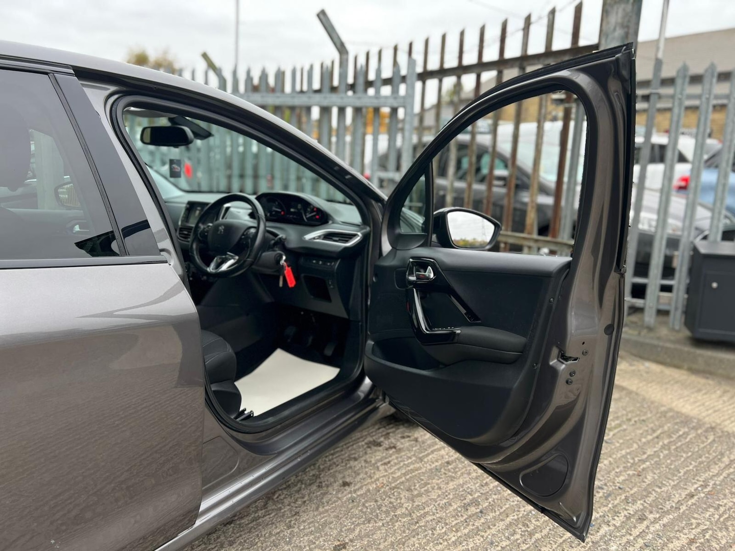 Used Peugeot 208 for sale - 76992044: Photo 46