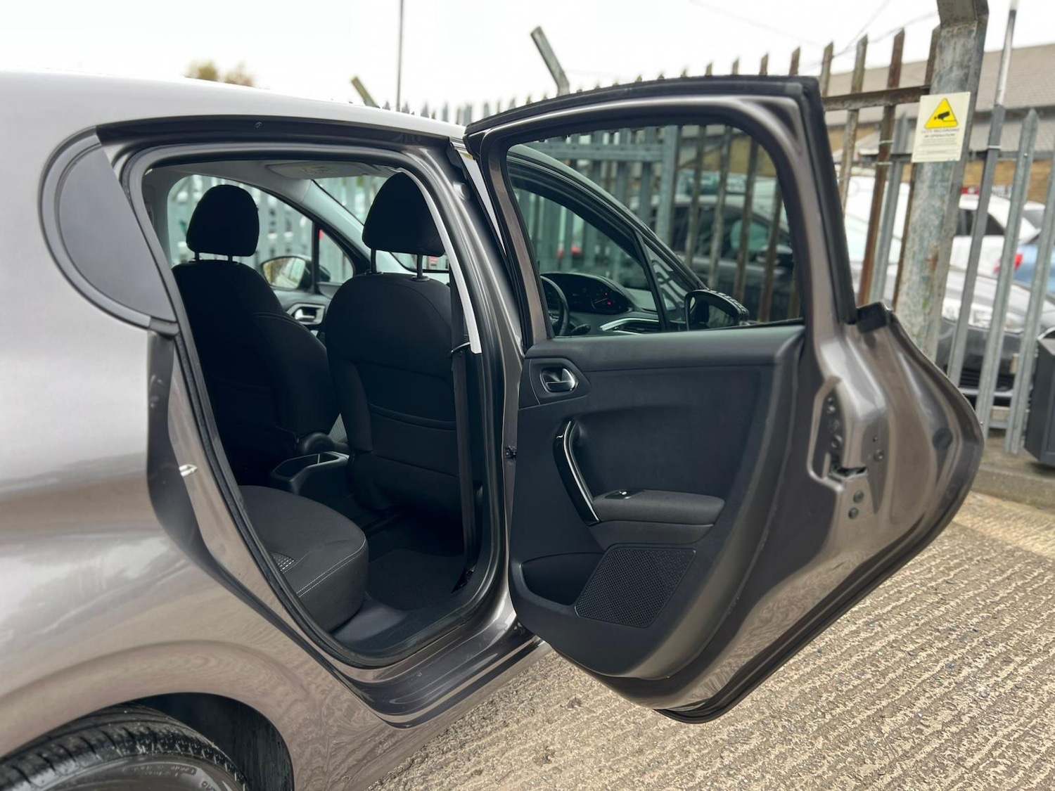 Used Peugeot 208 for sale - 76992044: Photo 50