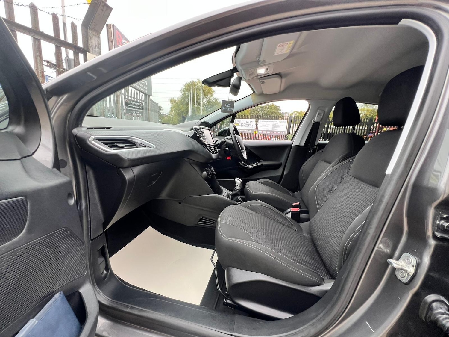 Used Peugeot 208 for sale - 76992044: Photo 53