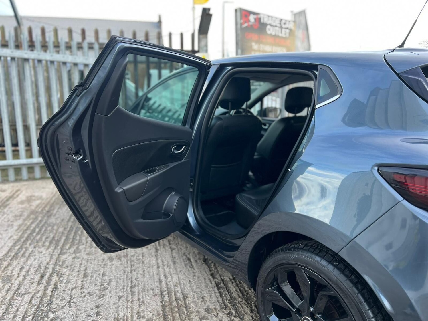 Used Renault Clio 2018 for sale - 77249772: Photo 25