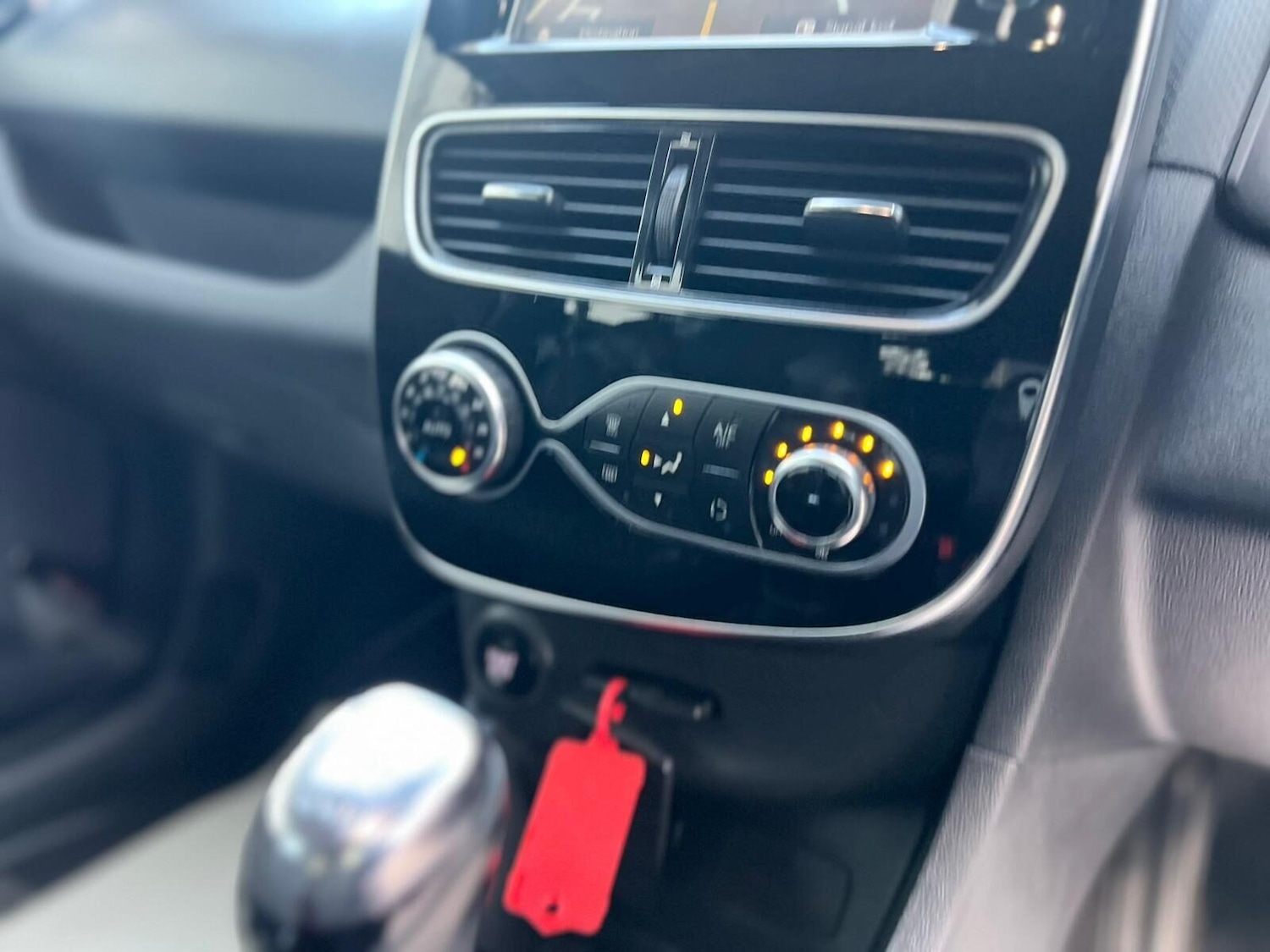 Used Renault Clio 2018 for sale - 77249772: Photo 26