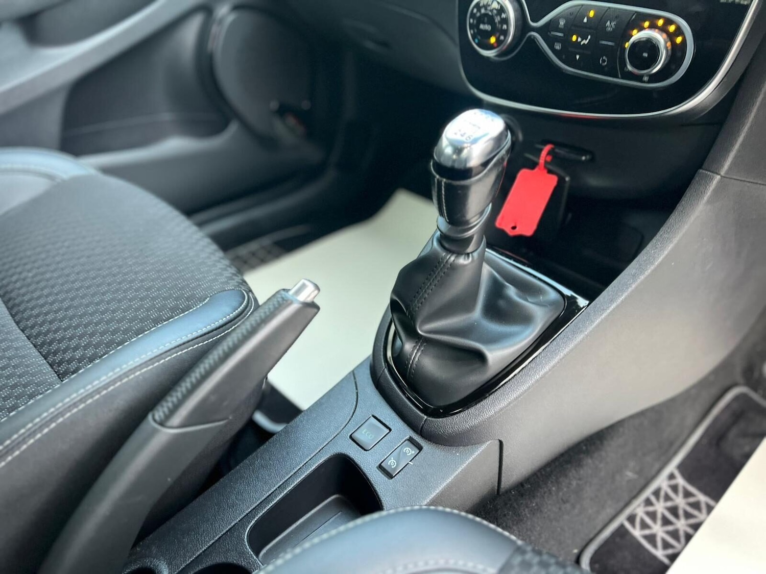 Used Renault Clio 2018 for sale - 77249772: Photo 28