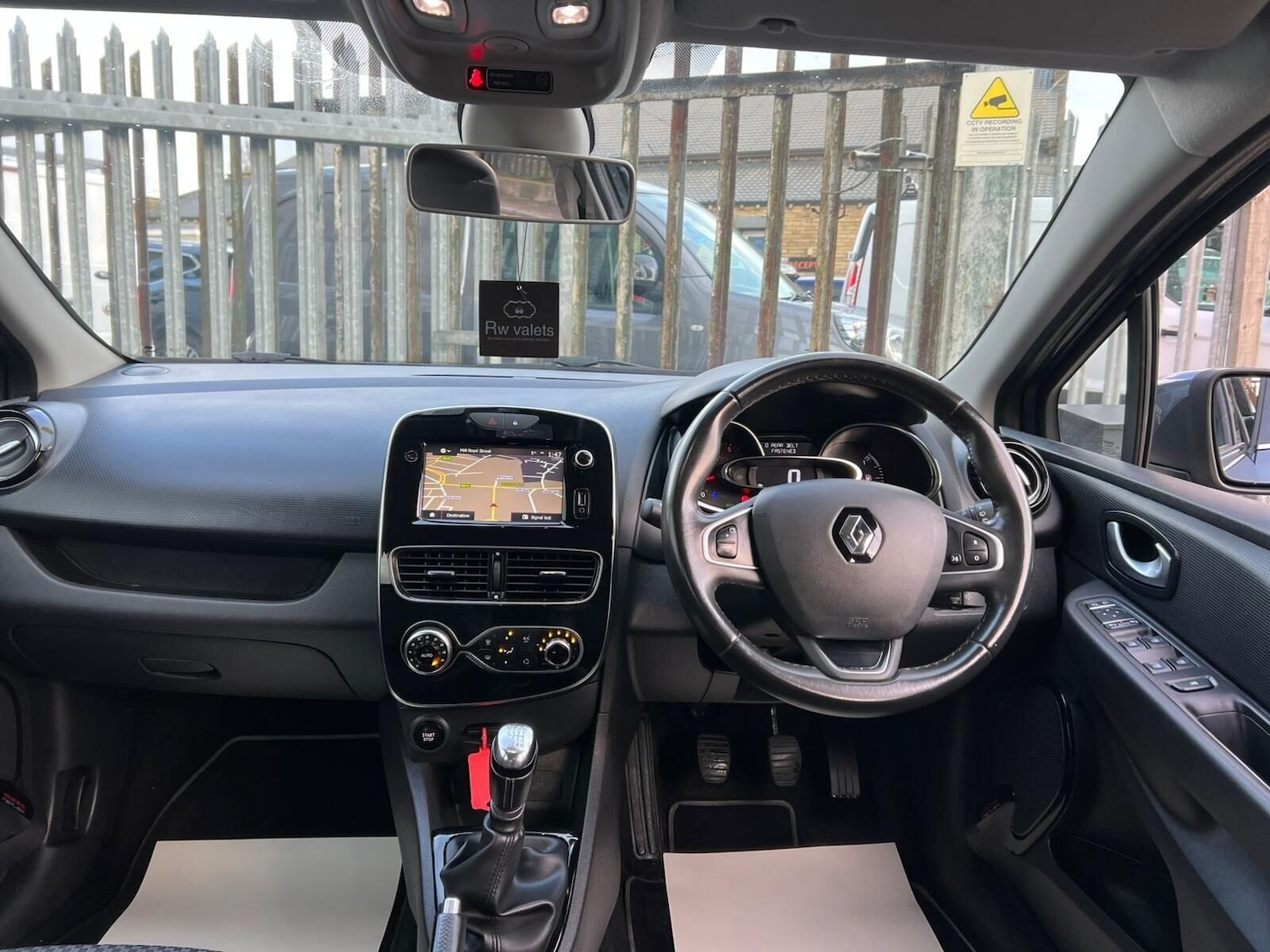 Used Renault Clio 2018 for sale - 77249772: Photo 30