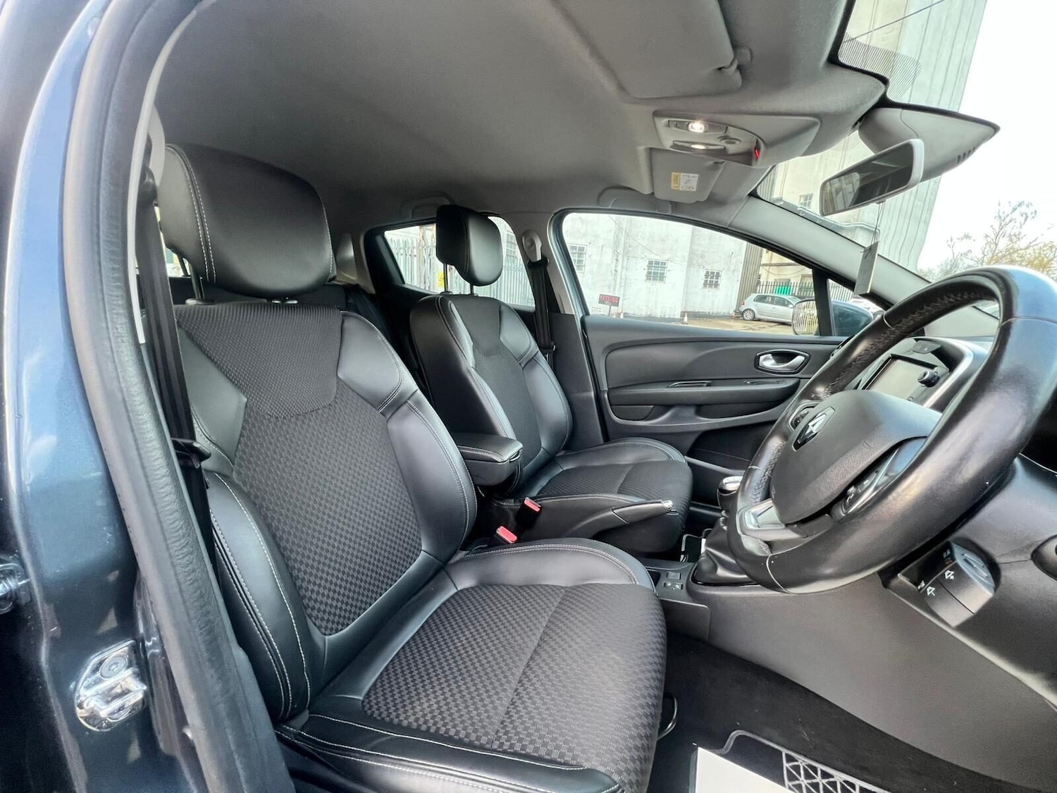 Used Renault Clio 2018 for sale - 77249772: Photo 35