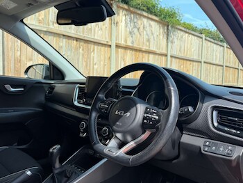 Used Kia Stonic 2023 for sale - 79563527: Photo