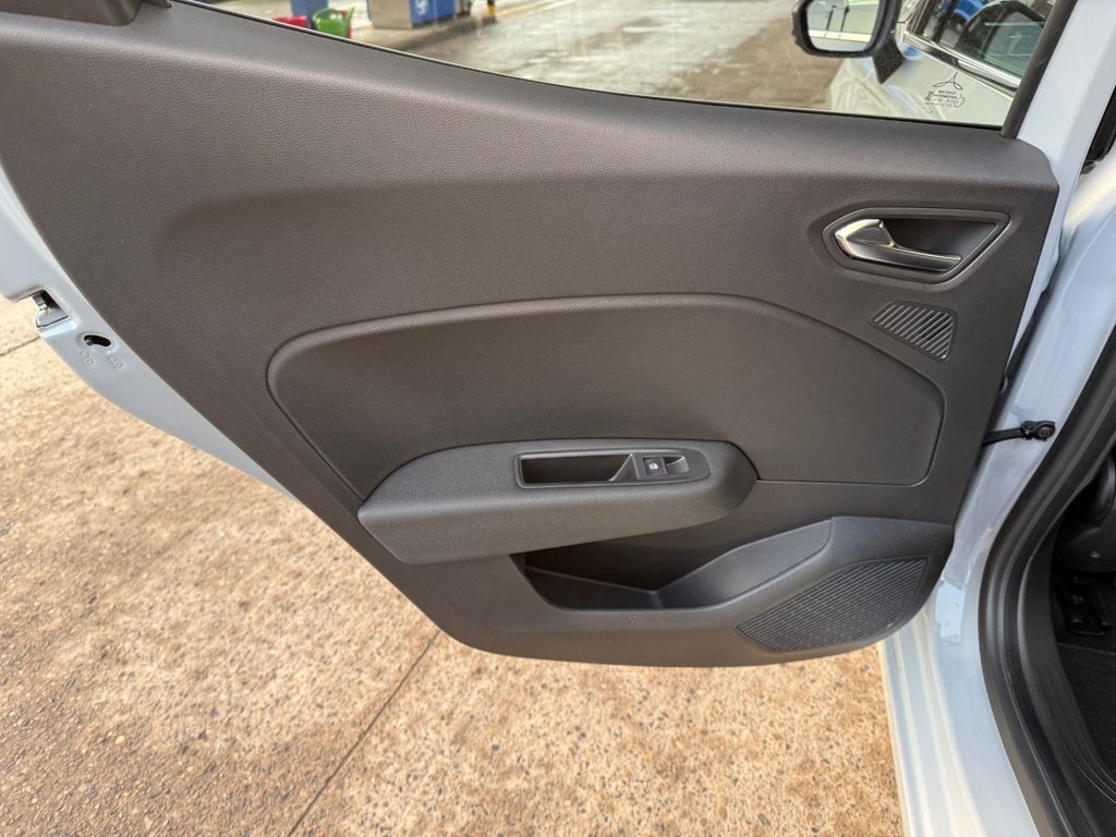 Used Renault Clio 2025 for sale - 77179515: Photo 48