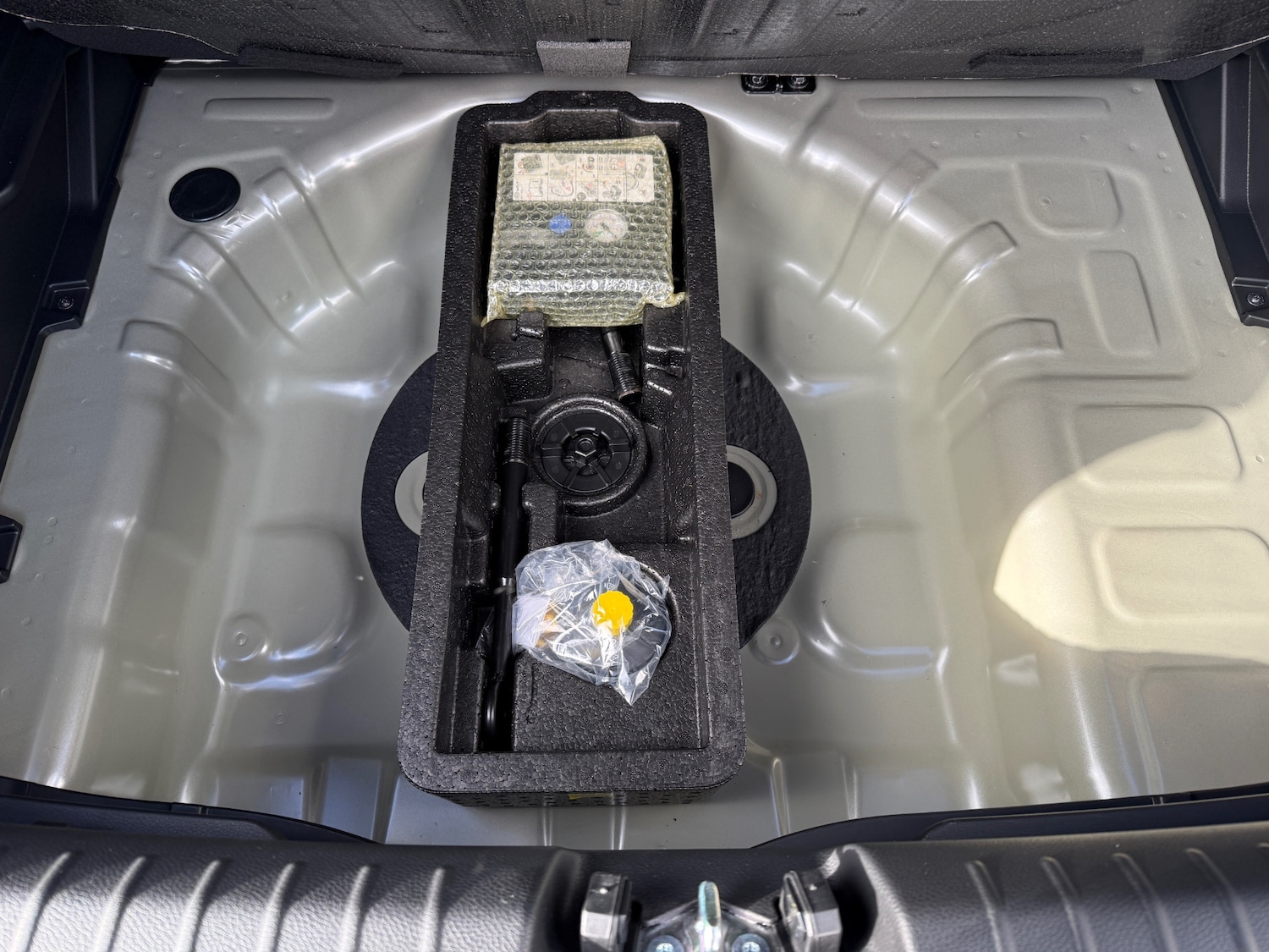 Used Kia Stonic 2025 for sale - 76384643: Photo 40