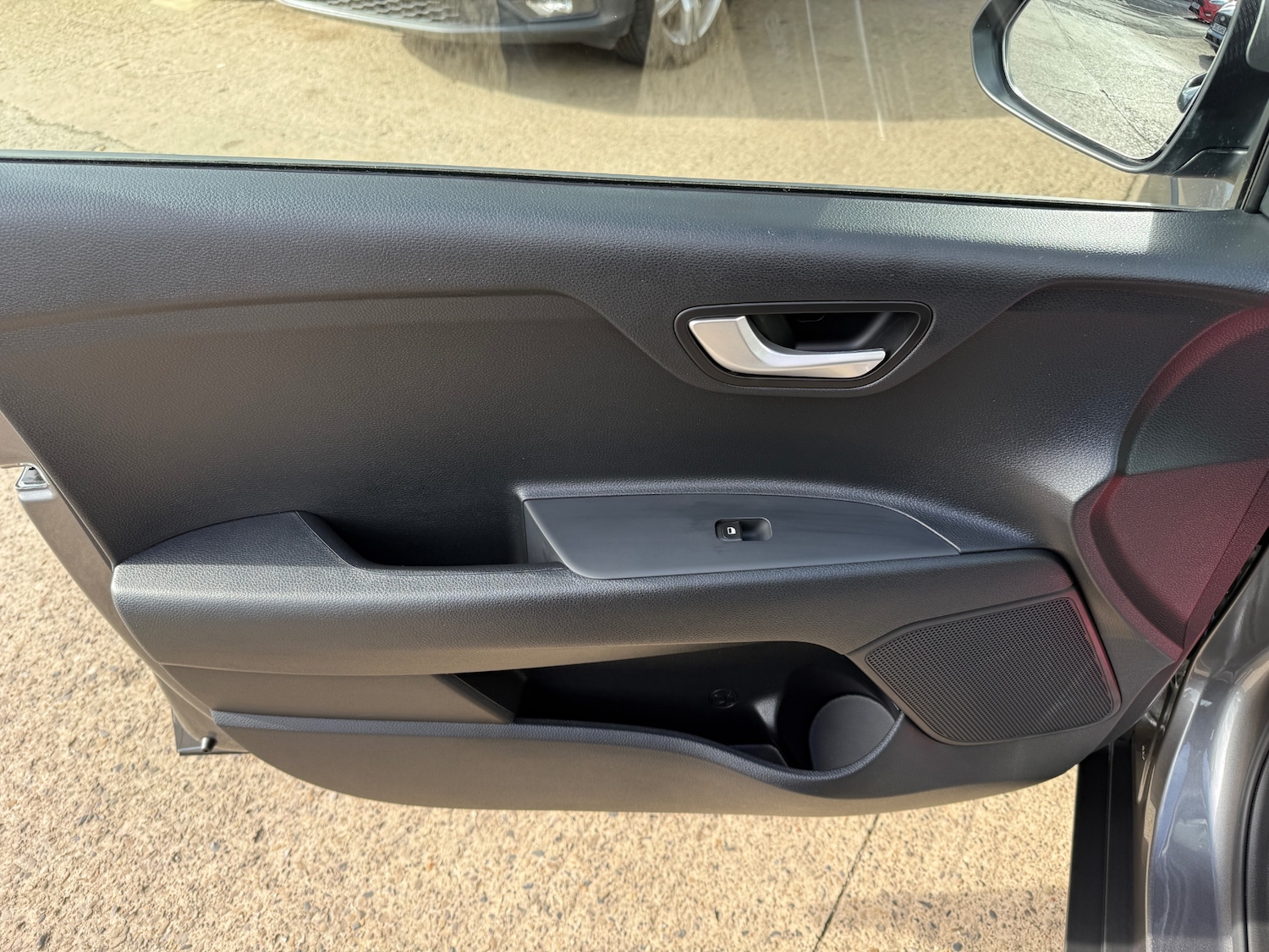 Used Kia Stonic 2025 for sale - 76384643: Photo 52