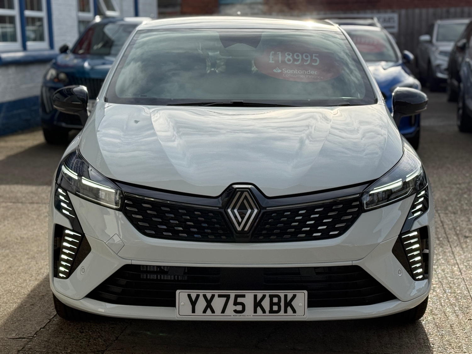 Used Renault Clio 2025 for sale - 76242844: Photo 2