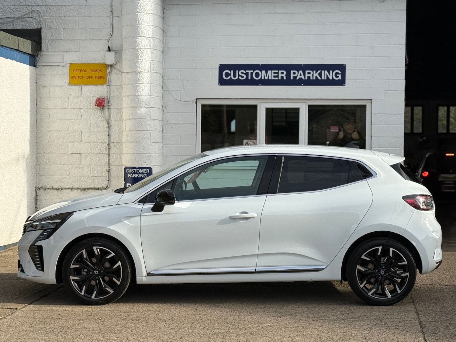 Used Renault Clio 2025 for sale - 76242844: Photo 3