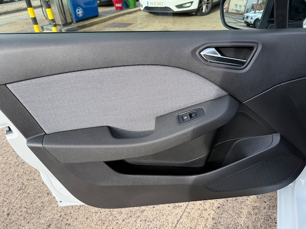 Used Renault Clio 2025 for sale - 76242844: Photo 48