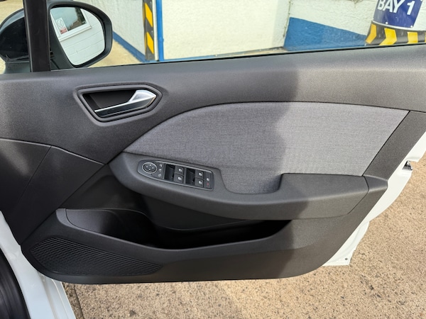 Used Renault Clio 2025 for sale - 76242844: Photo 56