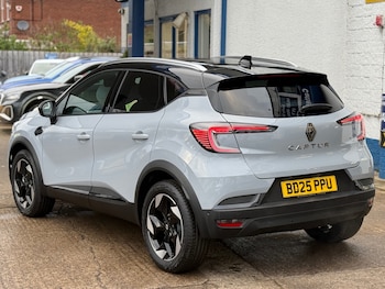 Used Renault Captur 2025 for sale - 76580593: Photo