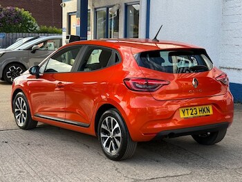 Used Renault Clio 2023 for sale - 78578142: Photo