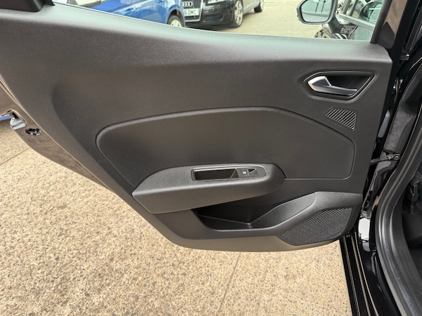 Used Renault Clio 2022 for sale - 76331159: Photo 47