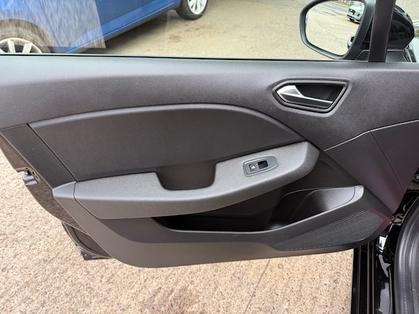 Used Renault Clio 2022 for sale - 76331159: Photo 50