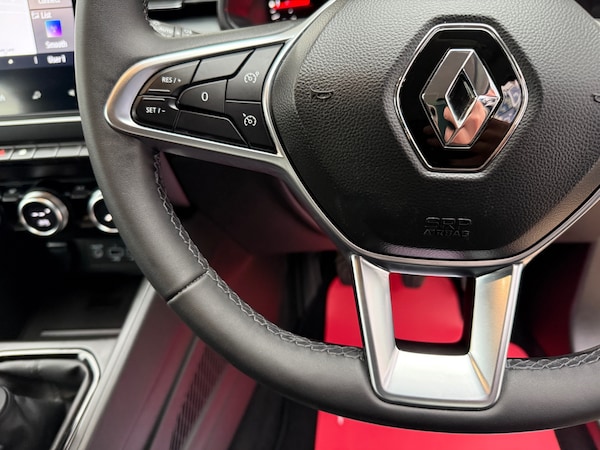 Used Renault Clio 2022 for sale - 76331159: Photo 64