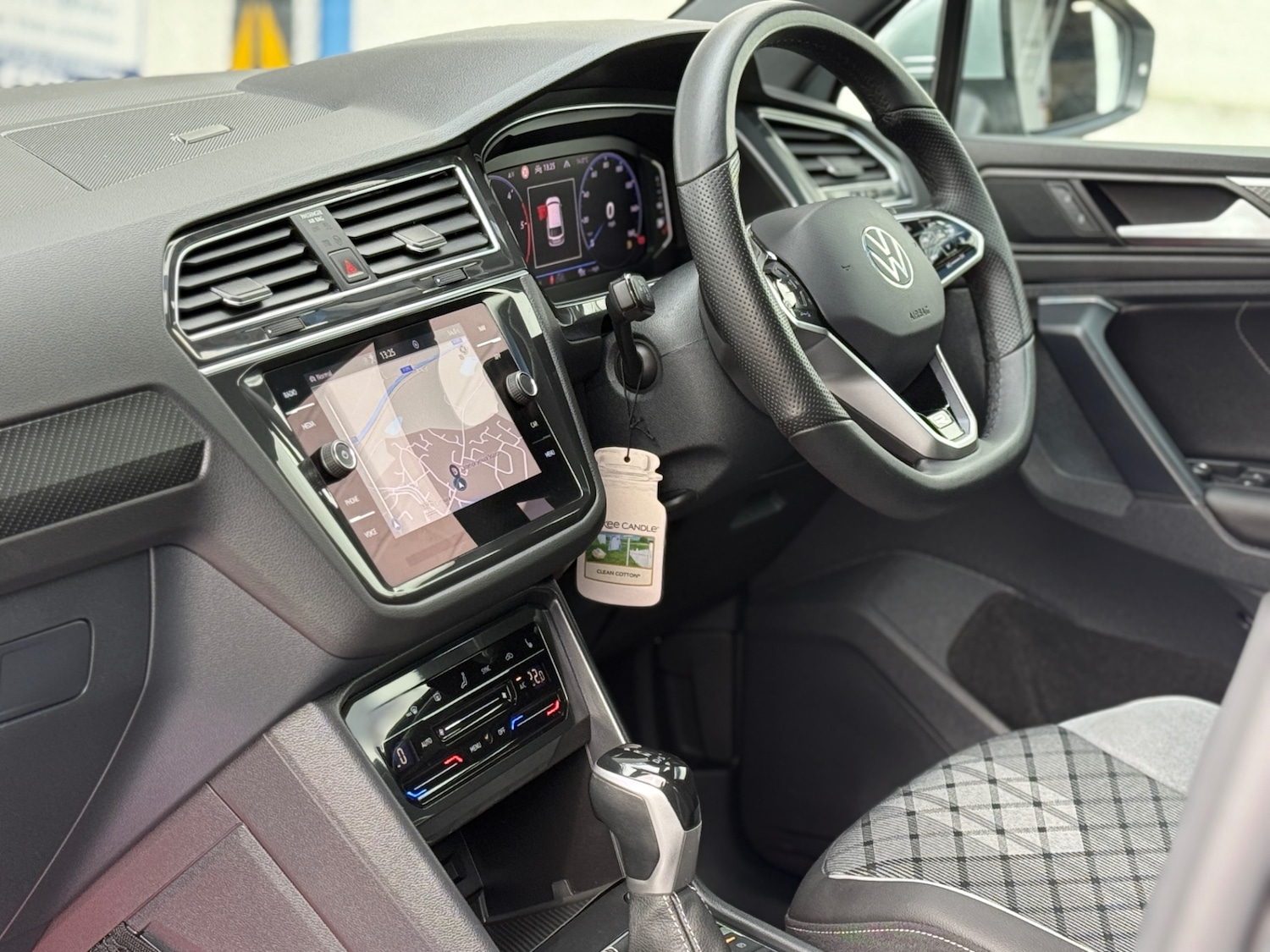 Used Volkswagen Tiguan 2024 for sale - 76171624: Photo 63