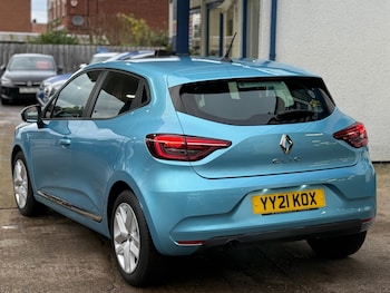 Used Renault Clio 2021 for sale - 76453137: Photo