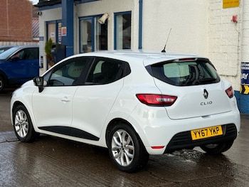 Used Renault Clio 2018 for sale - 76831938: Photo