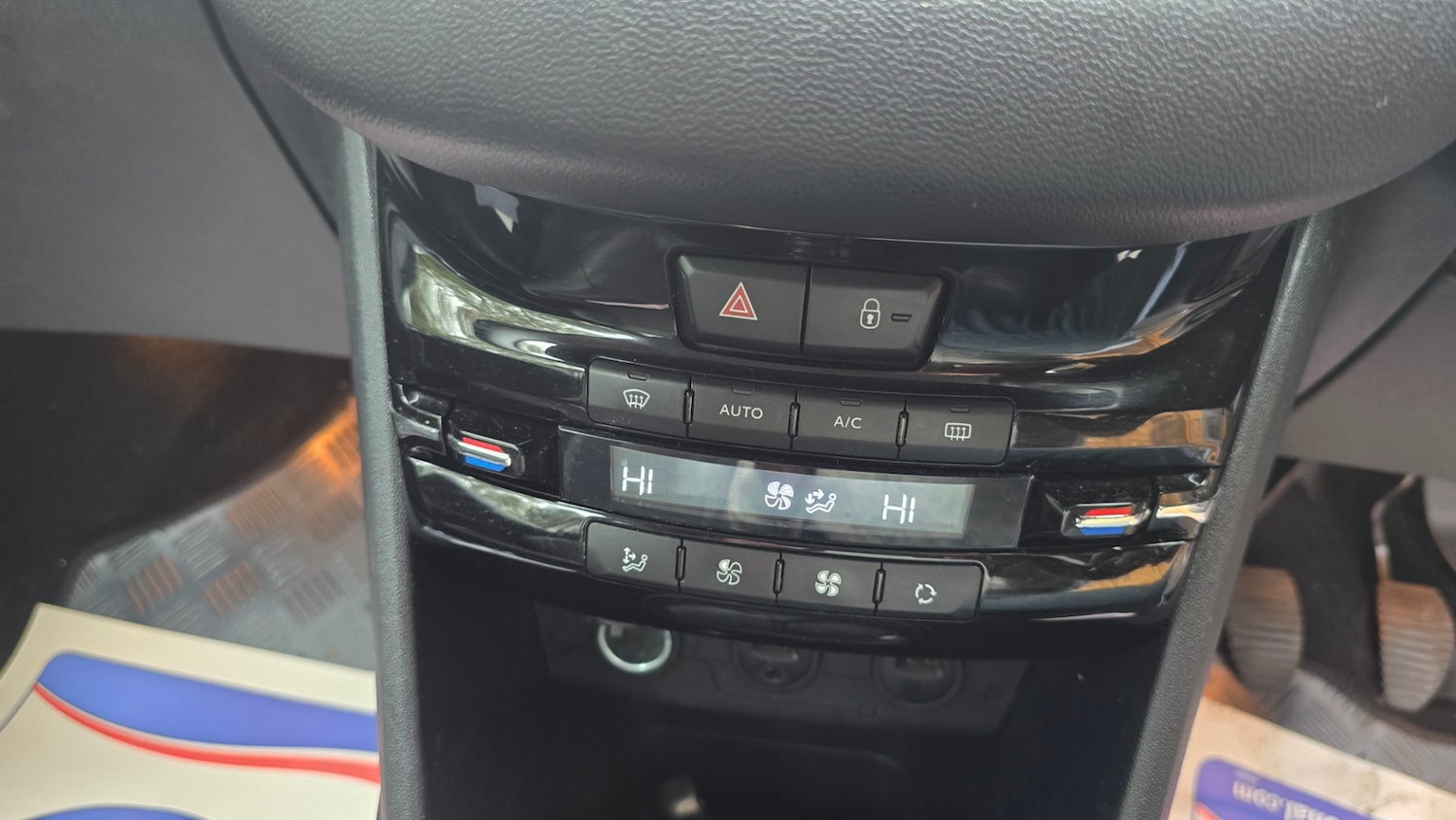 Used Peugeot 208 2013 for sale - 76129389: Photo 11