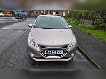 Used Peugeot 208 2013 for sale - 76129389: Photo 2