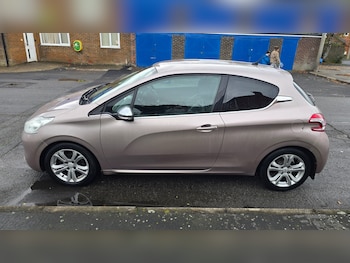 Used Peugeot 208 2013 for sale - 76129389: Photo 4