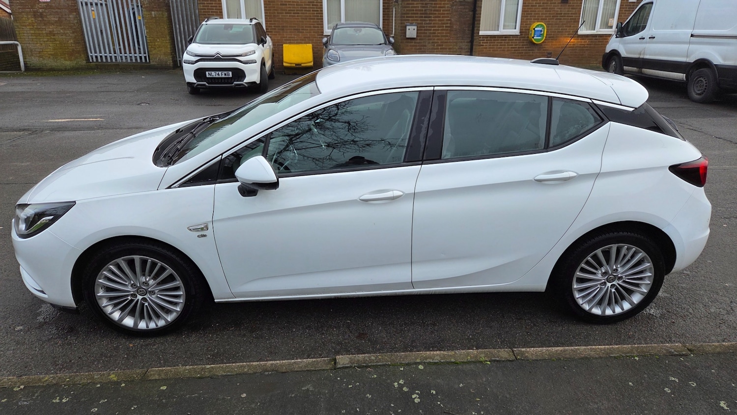 Used Vauxhall Astra 2017 for sale - 77353642: Photo 4
