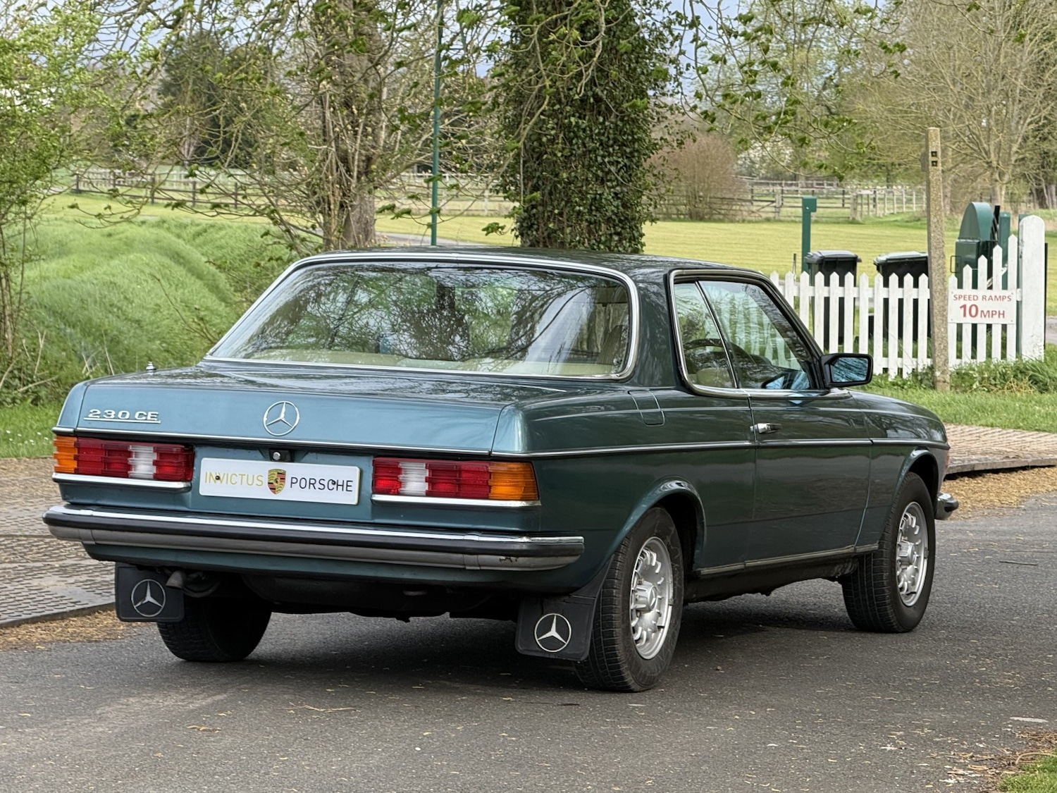 Used Mercedes-Benz 230 1985 for sale - 78183055: Photo 11